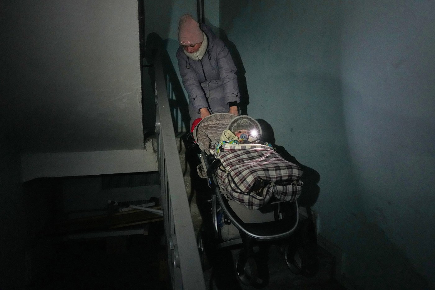 Photos show Ukrainians enduring a frigid winter after Russian strikes knocked out power | iNFOnews.ca