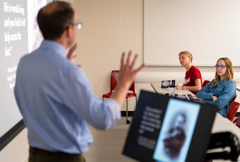 A new IU Indianapolis course helps students engage with big ideas | iNFOnews.ca