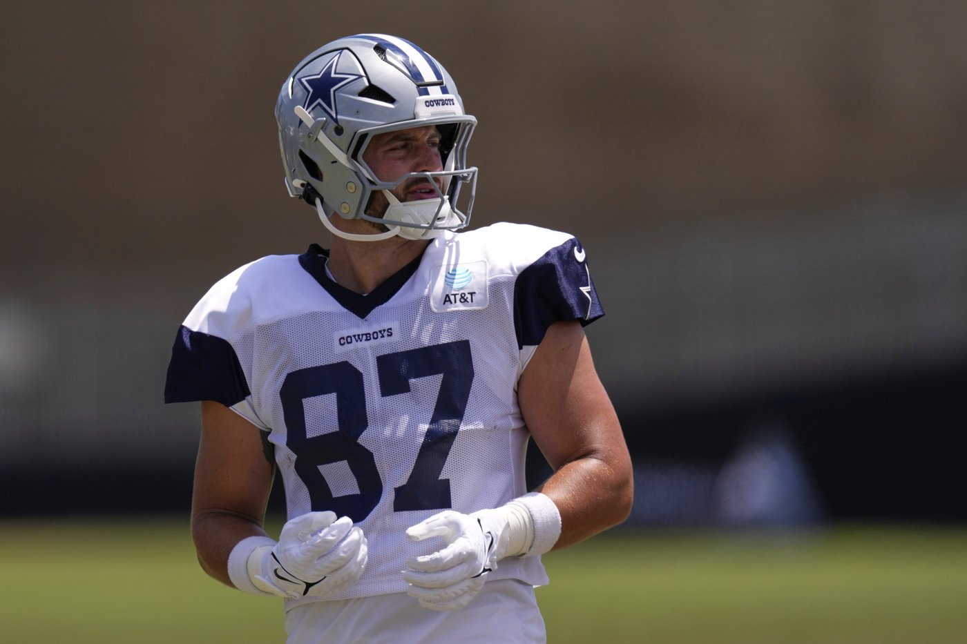 Cowboys TE Jake Ferguson leaves practice after being hit in the back | iNFOnews.ca Cowboys TE Jake Ferguson leaves practice after being hit in the back | iNFOnews.ca