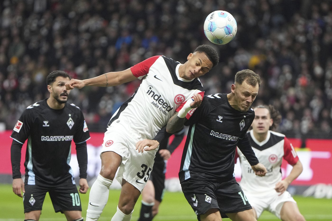 Schick hat trick helps Leverkusen cover defensive lapses. Frankfurt and Dortmund win in Bundesliga | iNFOnews.ca