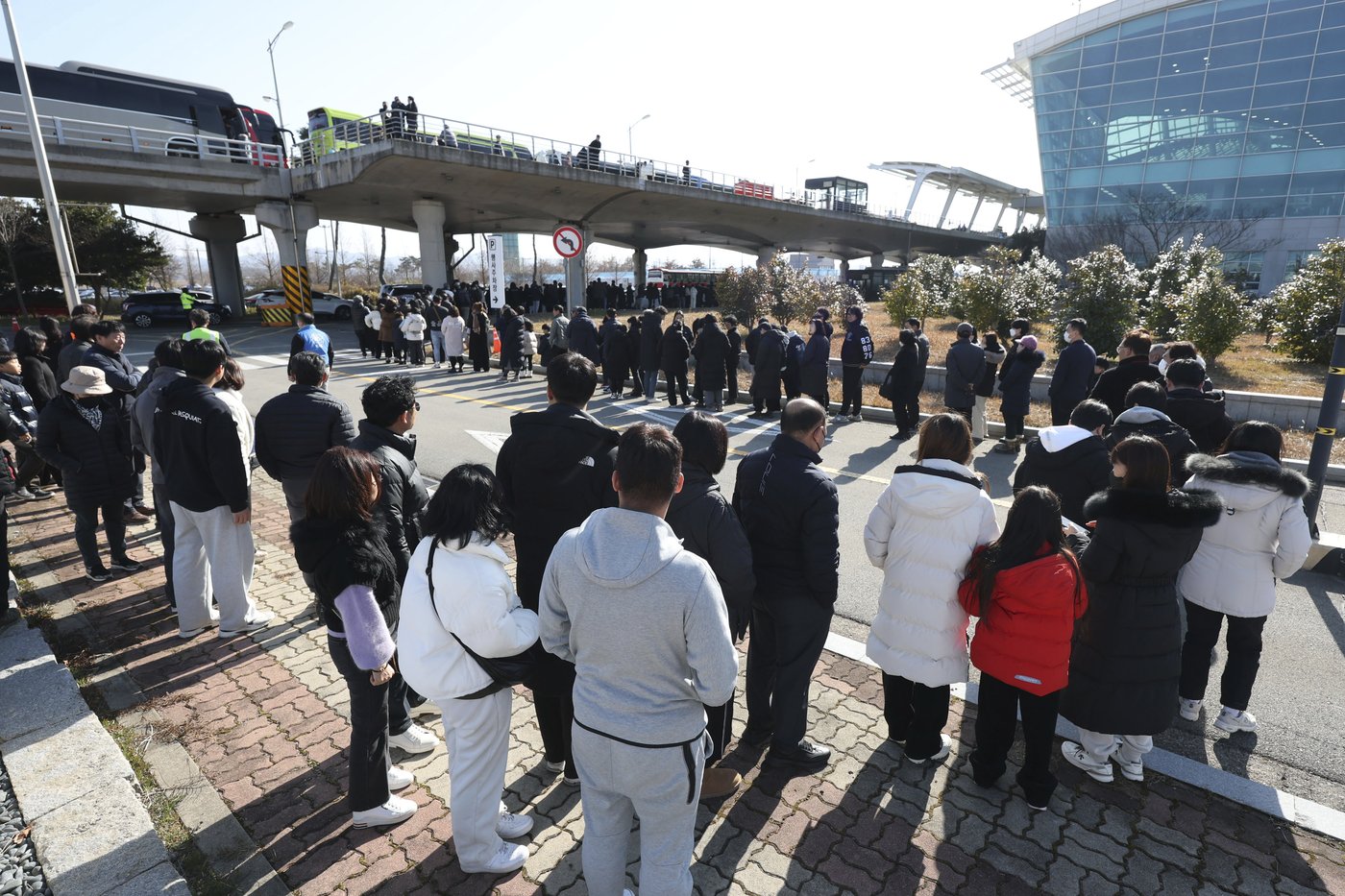 South Korea air crash investigators extract black box data as grieving families mourn the victims | iNFOnews.ca South Korea air crash investigators extract black box data as grieving families mourn the victims | iNFOnews.ca