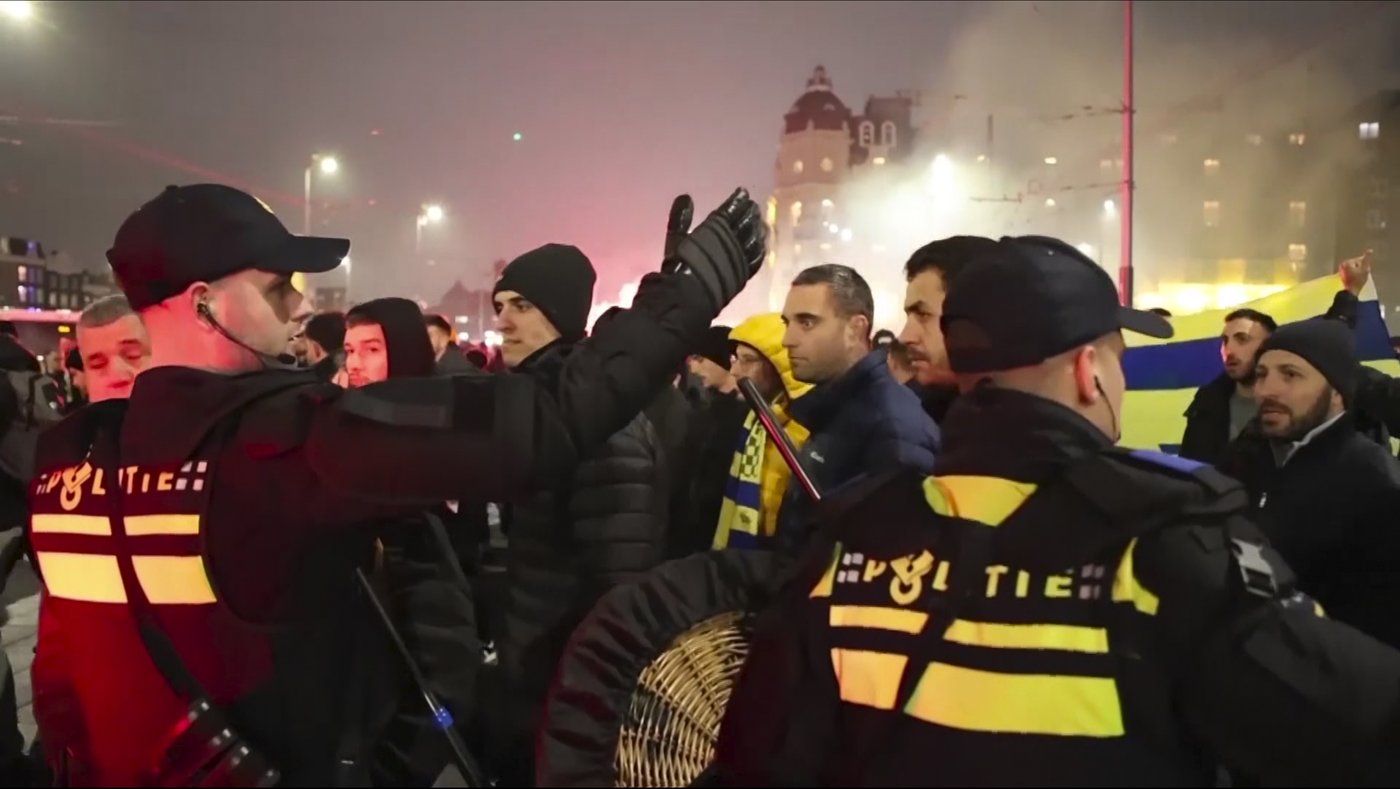 Attacks on Israeli soccer fans in the Netherlands prompts prime minister to cancel climate trip | iNFOnews.ca