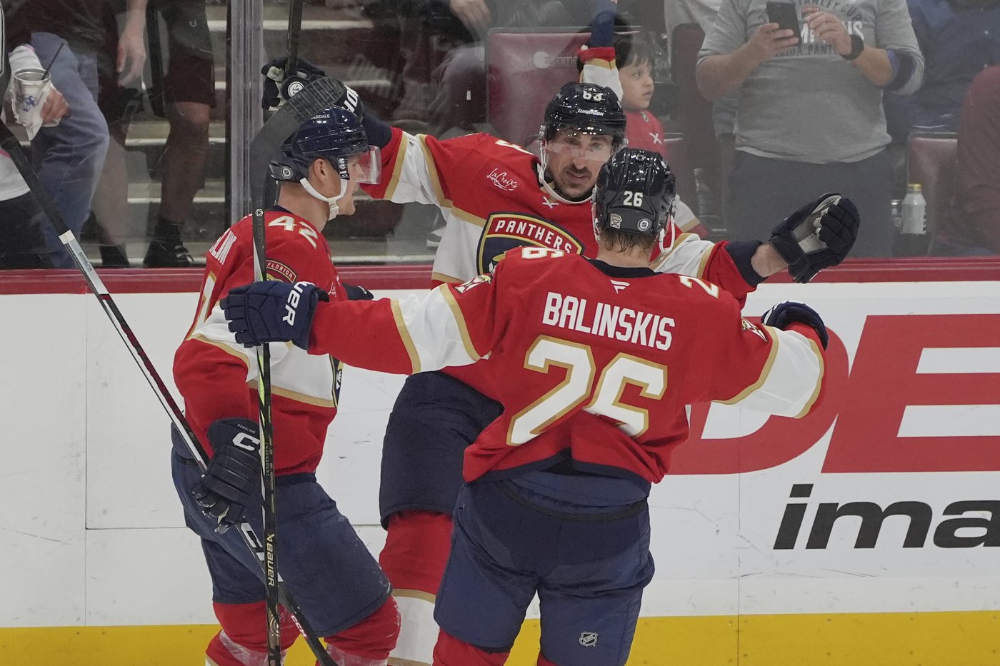 Panthers get 3 goals in the 2nd period, top Red Wings 4-1 | iNFOnews.ca