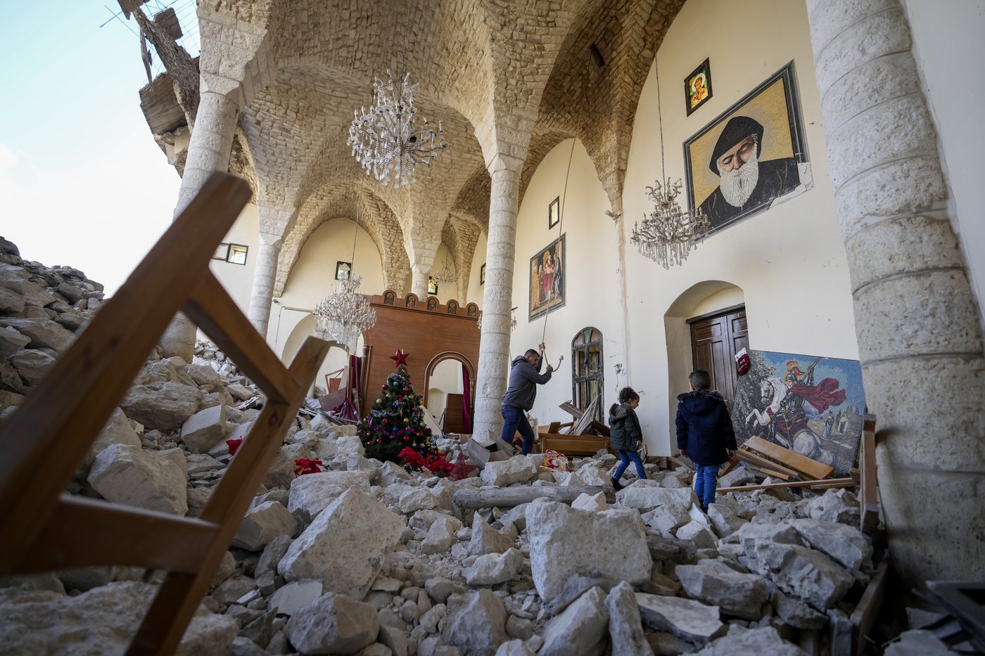 In the ruins of a bombed-out church in Lebanon, there's now a tiny Christmas tree | iNFOnews.ca