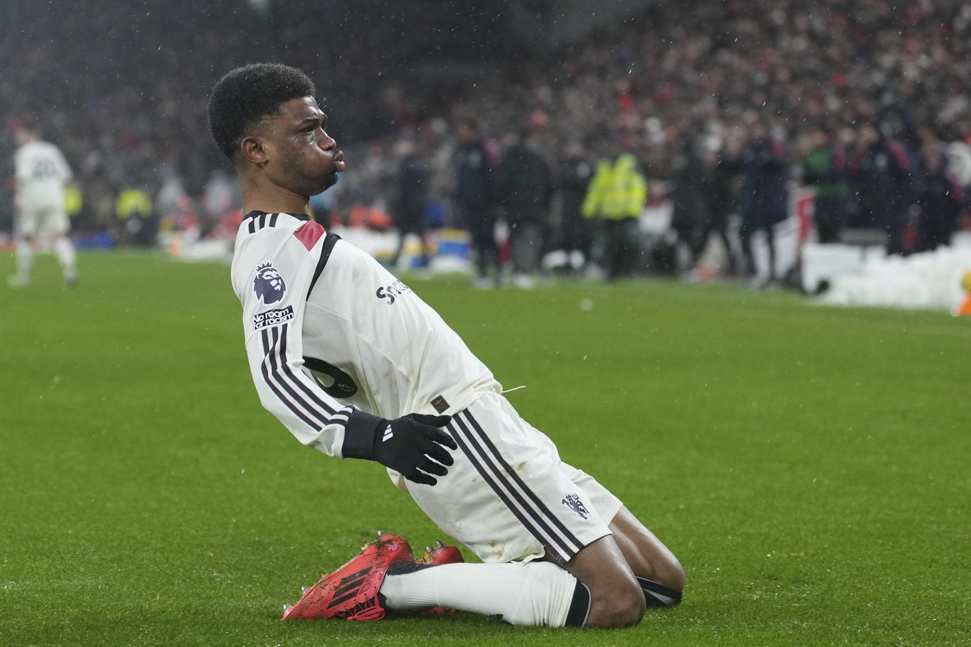 Diallo goal seals 2-2 draw for Man United against Liverpool | iNFOnews.ca