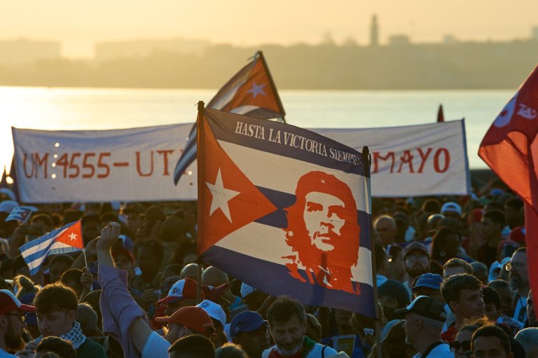 Cuba's electric and petroleum workers celebrate their colleagues during massive rally | iNFOnews.ca