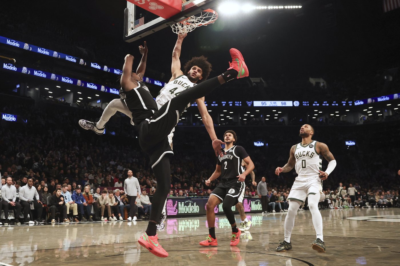Bucks snap a 2-game skid with a 118-113 victory over the Nets | iNFOnews.ca