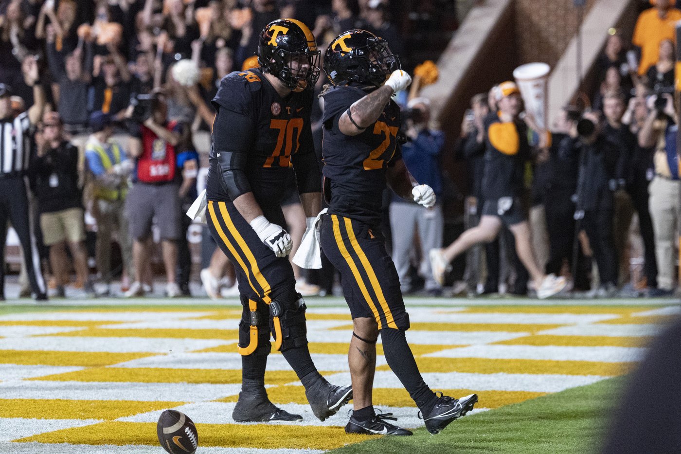Dylan Sampson rushes for 141 yards and 2 TDs to lead No. 7 Tennessee past Kentucky 28-18 | iNFOnews.ca Dylan Sampson rushes for 141 yards and 2 TDs to lead No. 7 Tennessee past Kentucky 28-18 | iNFOnews.ca