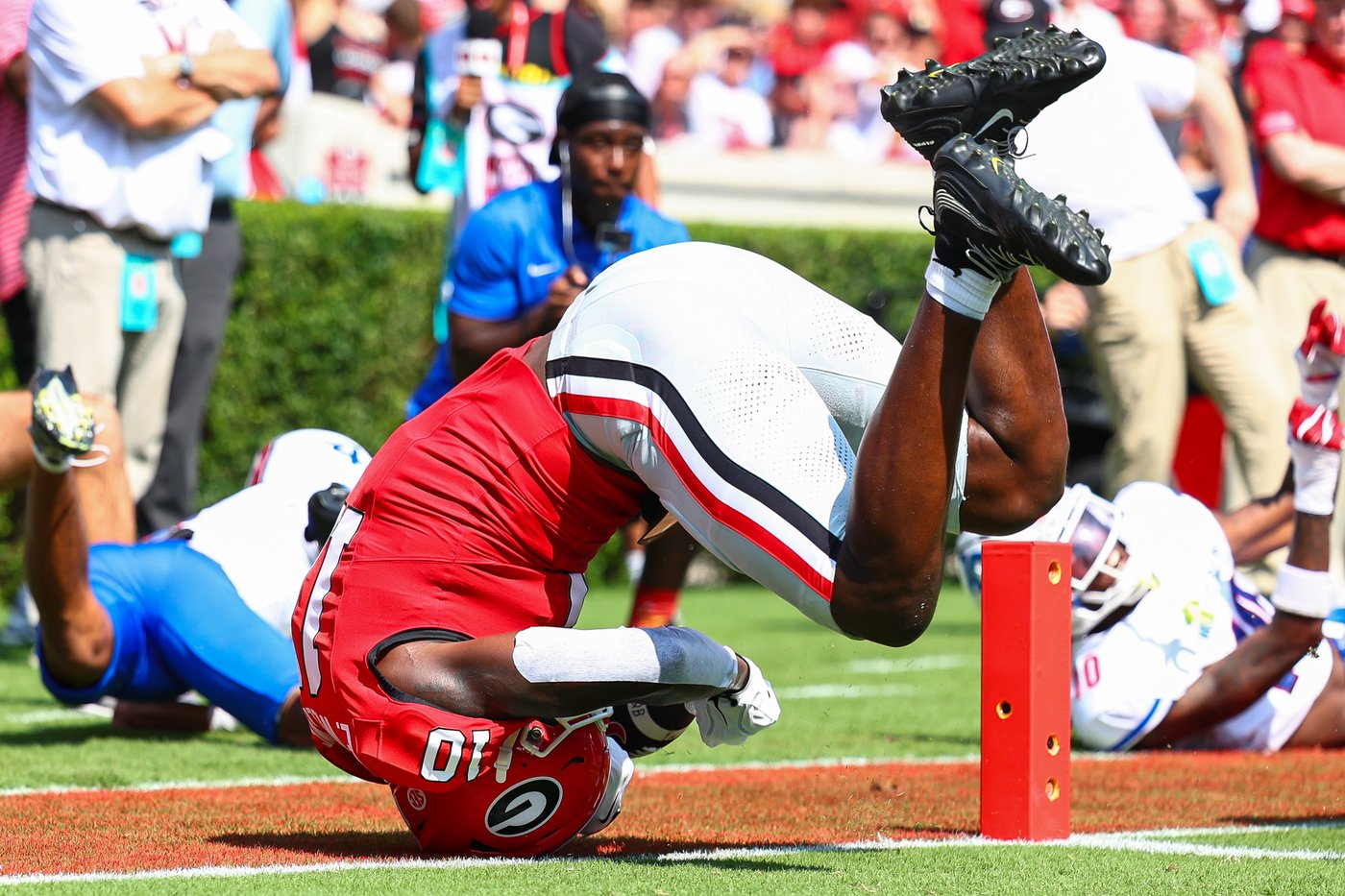 No. 2 Georgia faces pleasant dilemma of finding room for its deep and talented group of tight ends | iNFOnews.ca