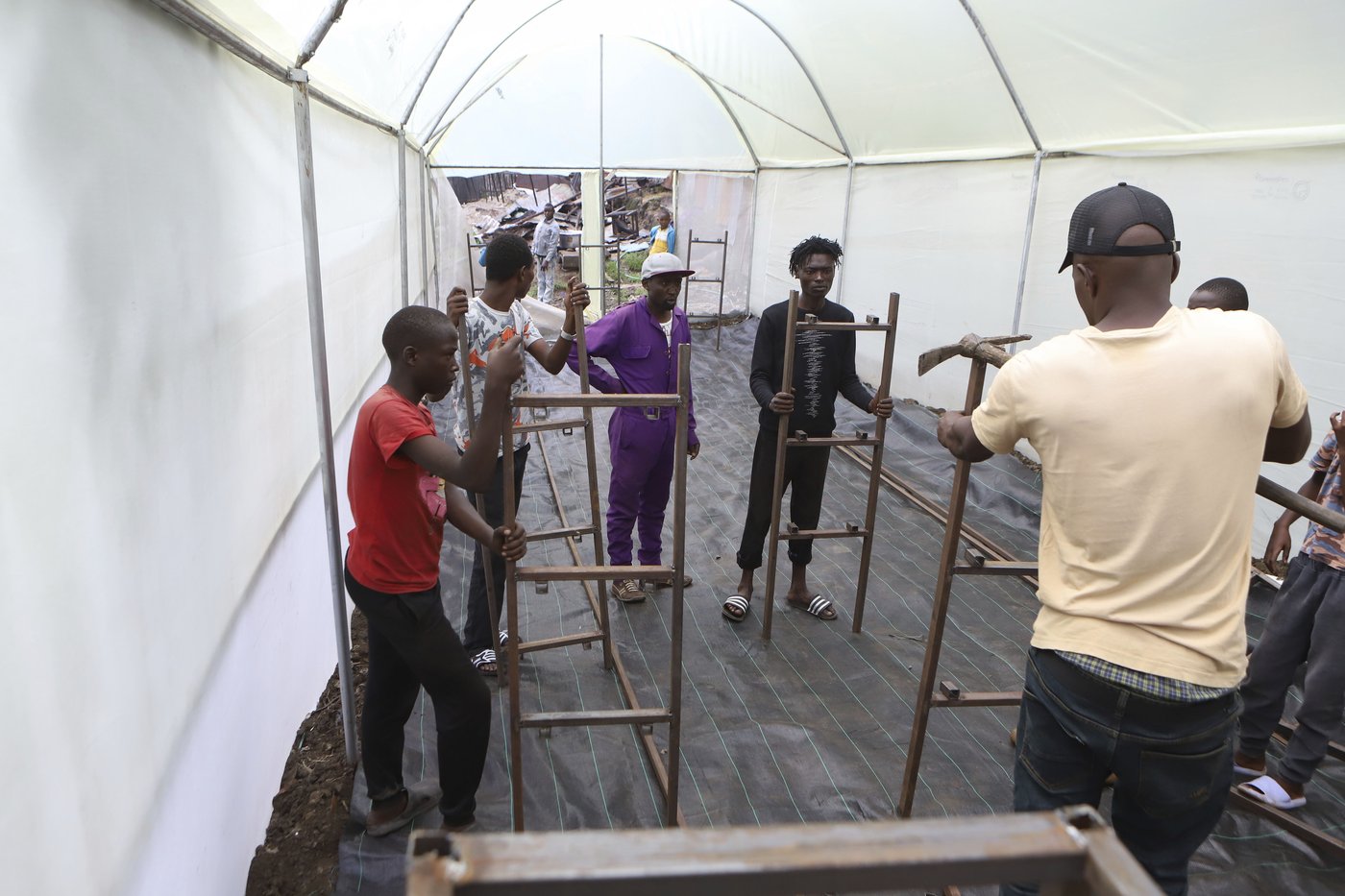 From guns to gardens: Former gangsters fight hunger in Kenya | iNFOnews.ca From guns to gardens: Former gangsters fight hunger in Kenya | iNFOnews.ca