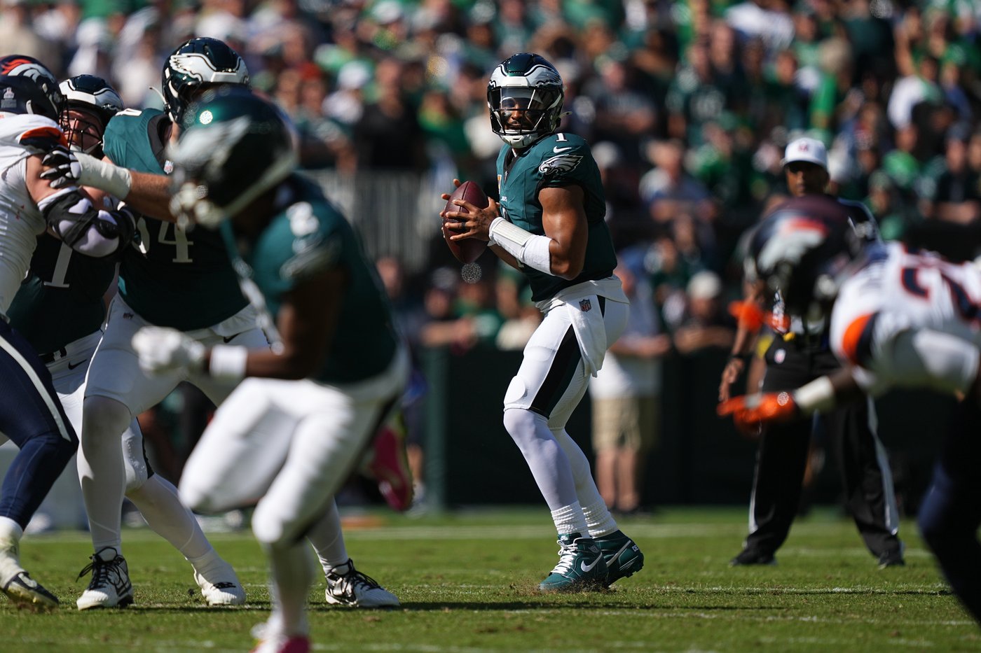 Broncos rally from 14-point deficit to hand Eagles their first loss of the season, 21-17 | iNFOnews.ca Broncos rally from 14-point deficit to hand Eagles their first loss of the season, 21-17 | iNFOnews.ca