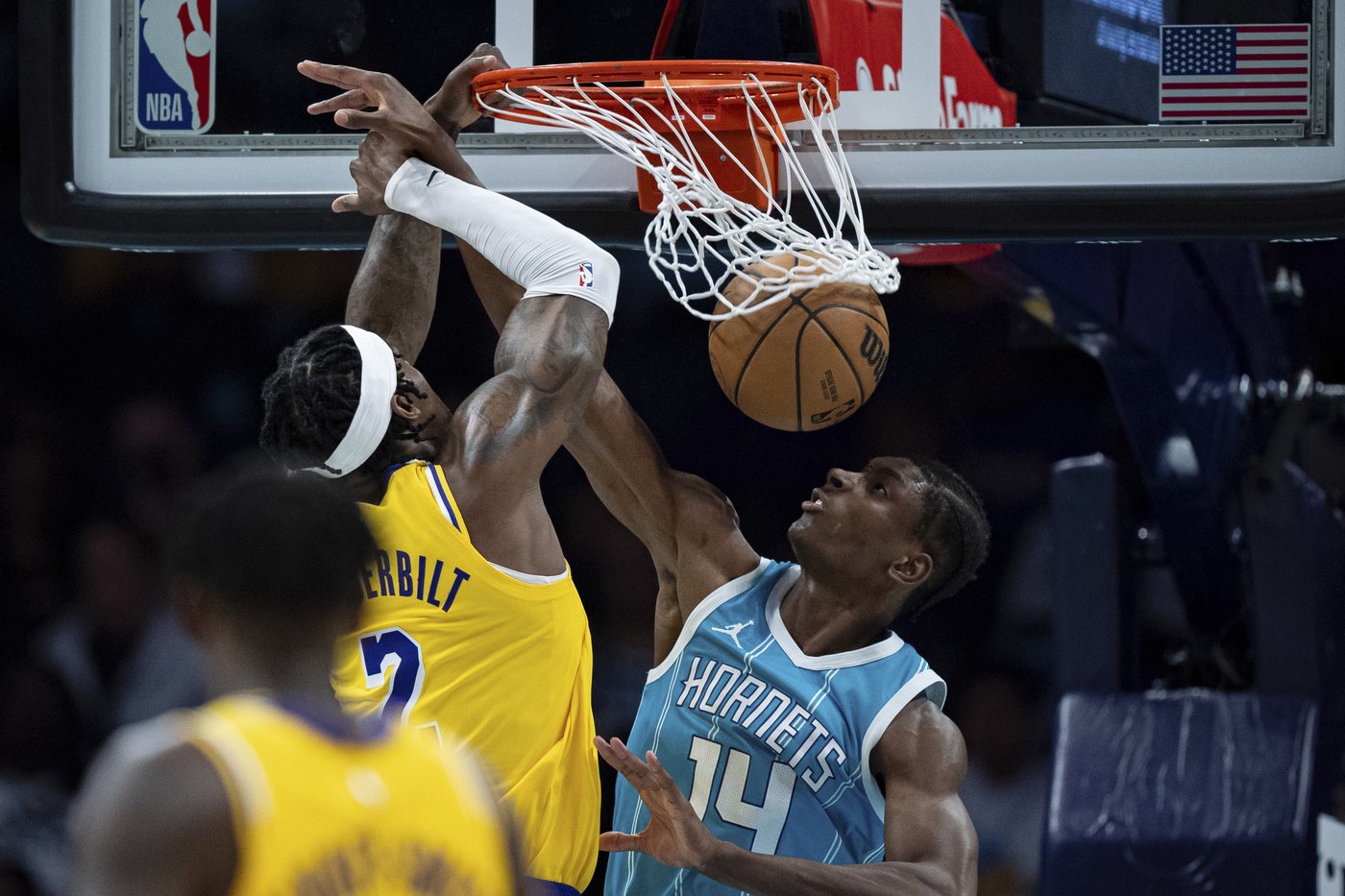 Lakers top Hornets for 4th straight win | iNFOnews.ca Lakers top Hornets for 4th straight win | iNFOnews.ca