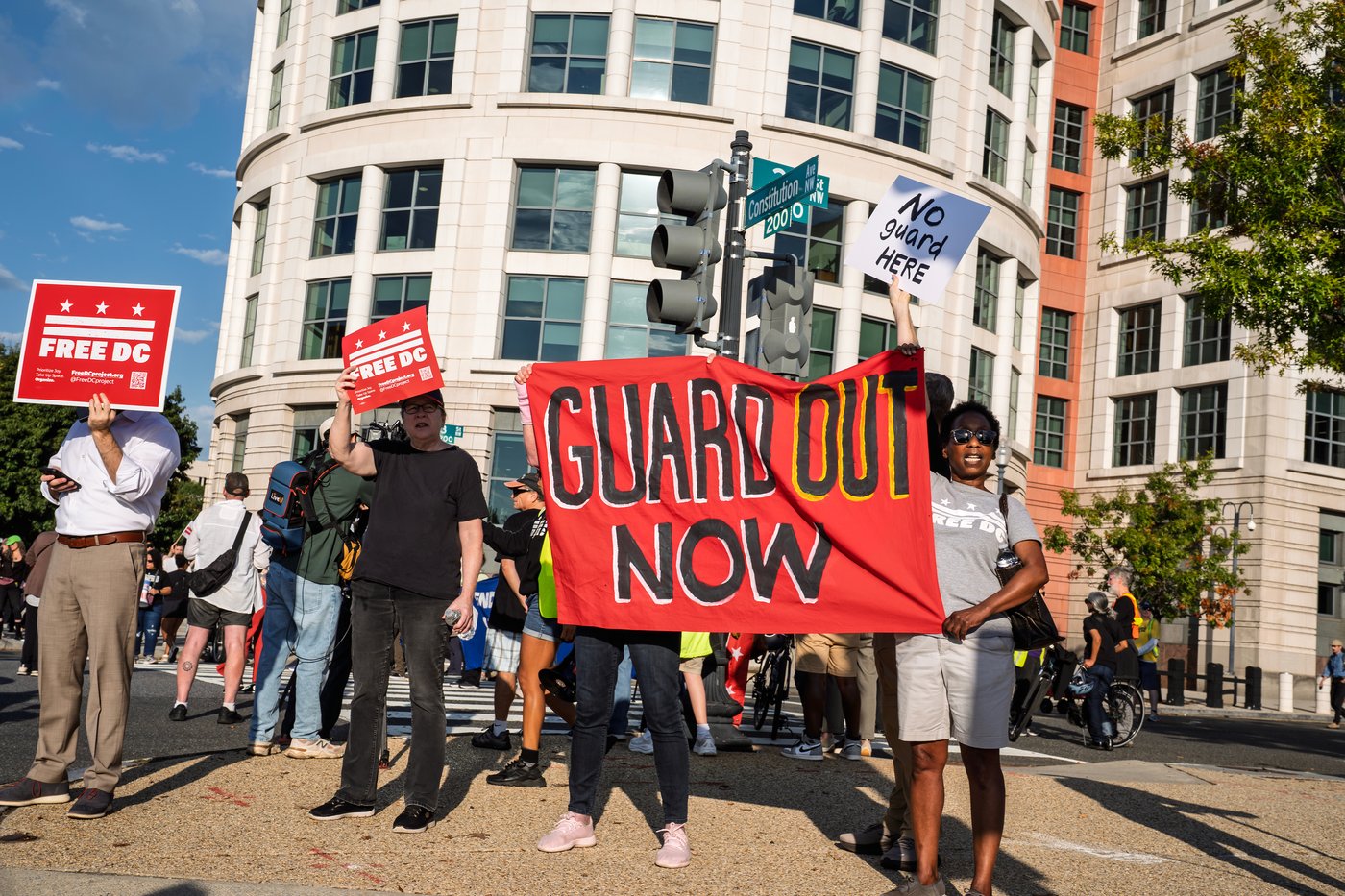 Appeals court judges question the government about Trump's DC National Guard deployment | iNFOnews.ca
