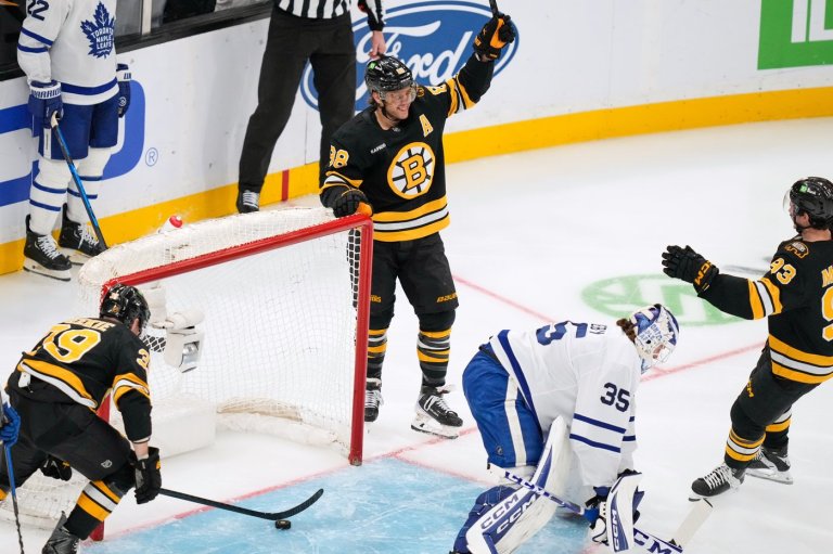 Pastrnak scores twice, hits 400-goal milestone as Bruins beat Maple Leafs 5-3 | iNFOnews.ca