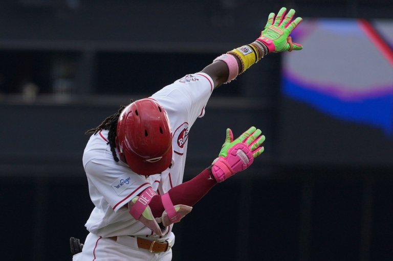 Reds homer four times to back Andrew Abbott, beat the Athletics 6-5 to complete sweep | iNFOnews.ca