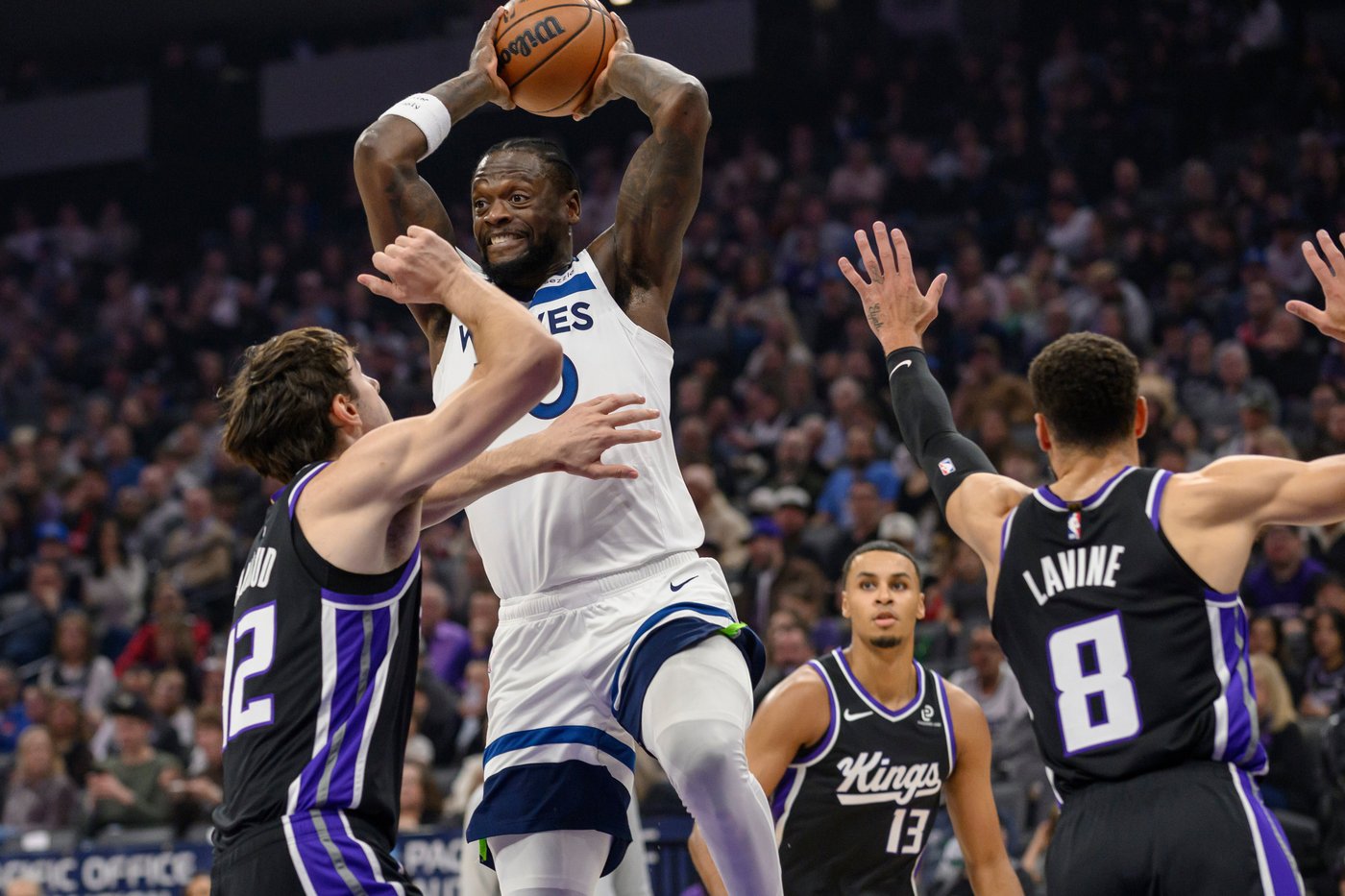 Kings take advantage of Timberwolves' 2nd straight collapse in 117-112 OT win | iNFOnews.ca