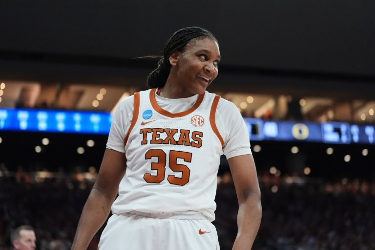 Texas 'generational talent' Booker scores 40 in March Madness rout of Oregon | iNFOnews.ca
