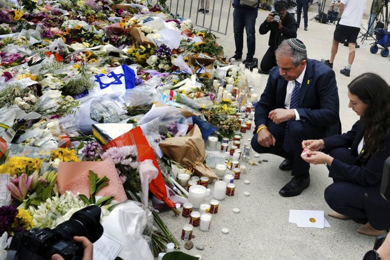 England and Australia players to wear black armbands in Ashes tribute to Bondi shooting victims | iNFOnews.ca
