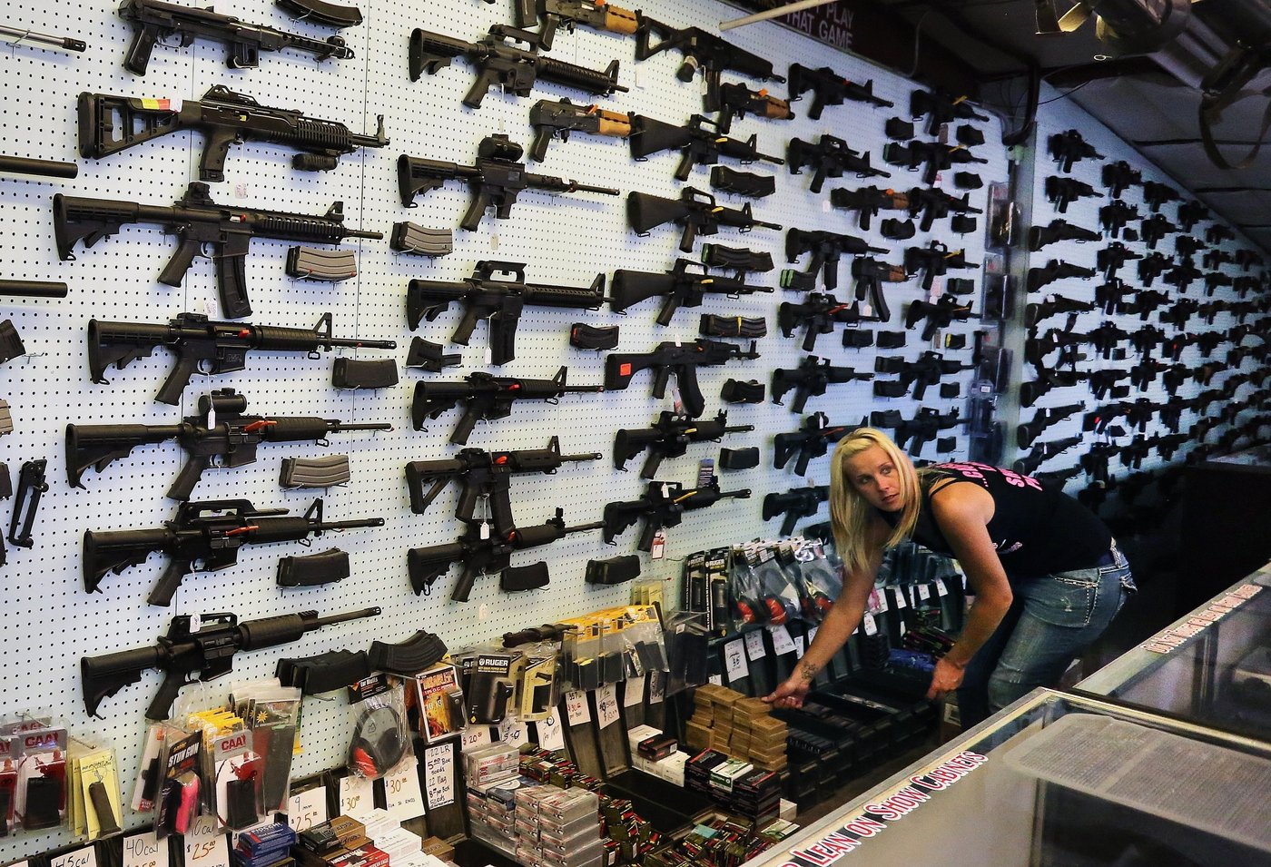 Sweeping restrictions on semiautomatic firearms move forward in Colorado | iNFOnews.ca