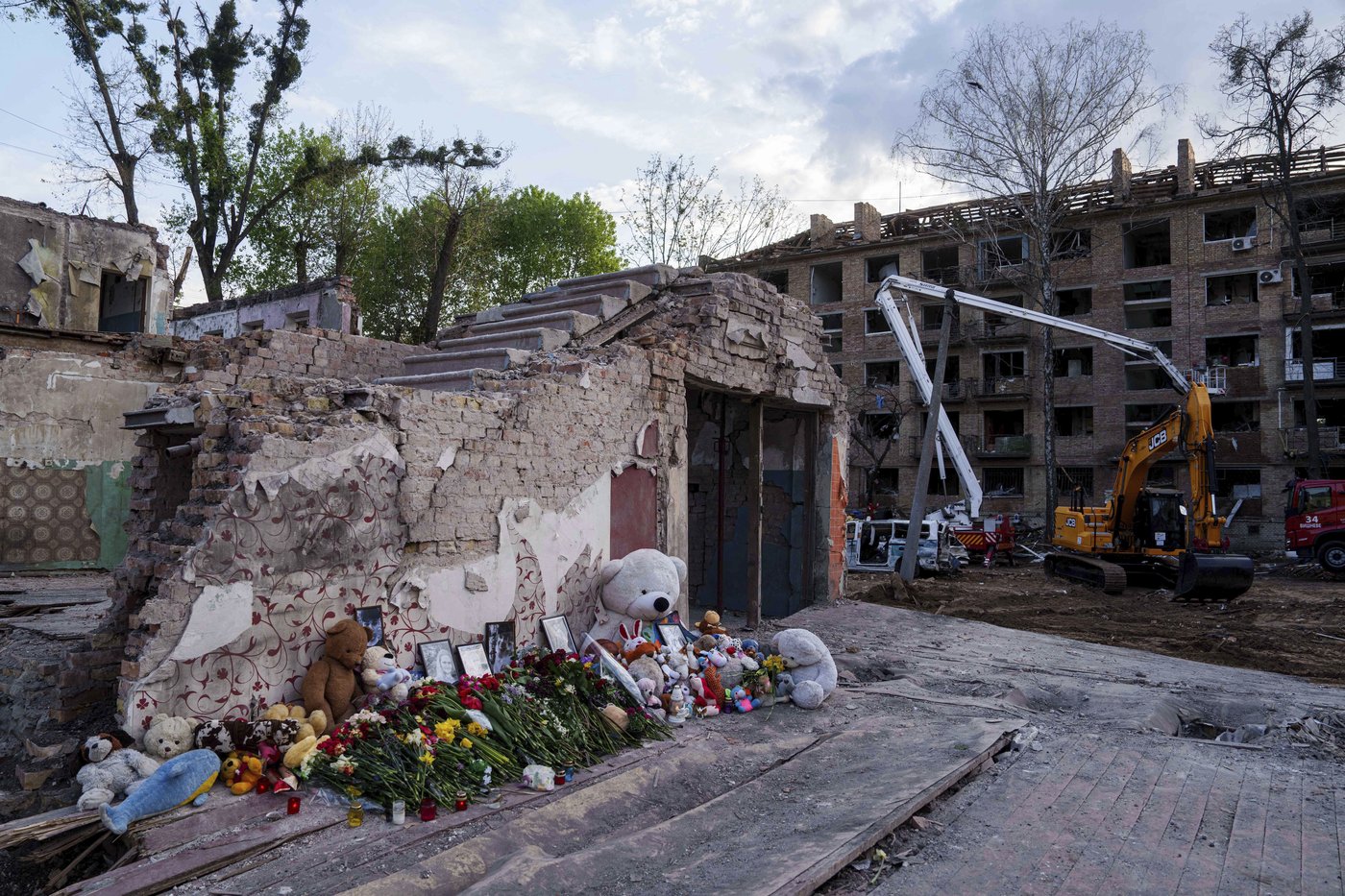 A young couple in Ukraine delighted in first love. Then the war came for them | iNFOnews.ca