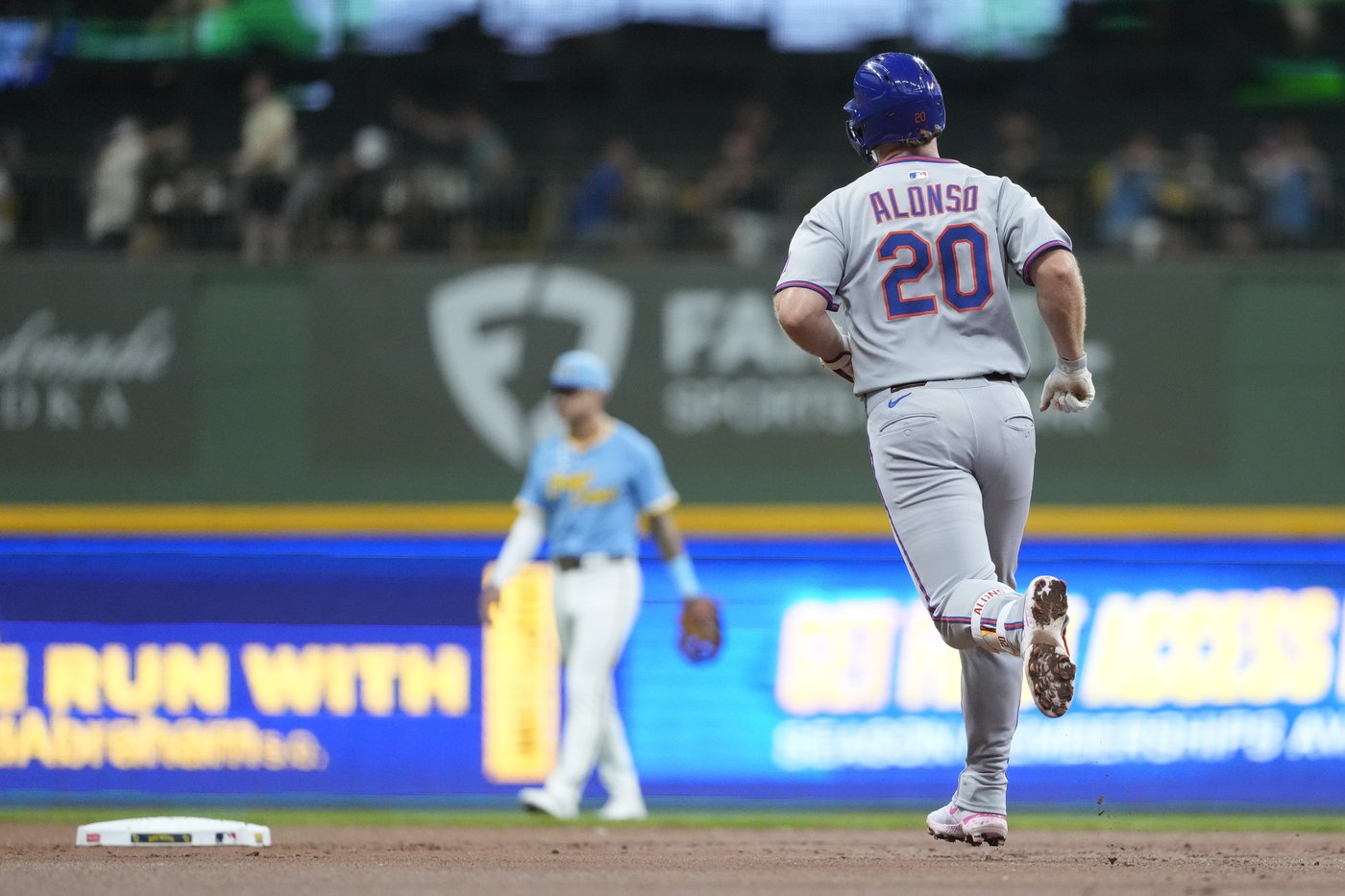 Pete Alonso hits 252nd home run to match Darryl Strawberry for Mets record | iNFOnews.ca Pete Alonso hits 252nd home run to match Darryl Strawberry for Mets record | iNFOnews.ca