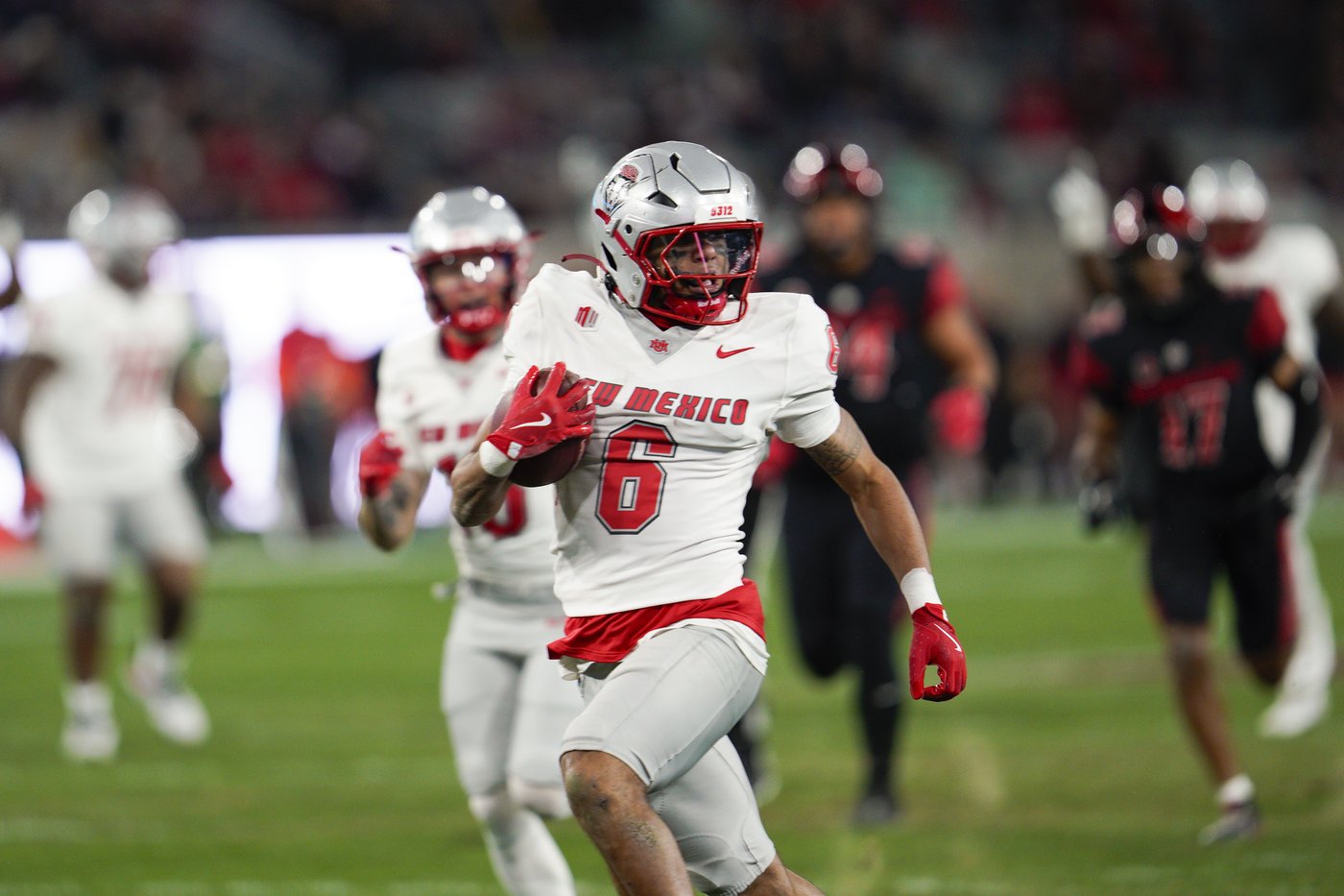 Eli Sanders, Devon Dampier lead New Mexico to 21-16 victory over San Diego State | iNFOnews.ca