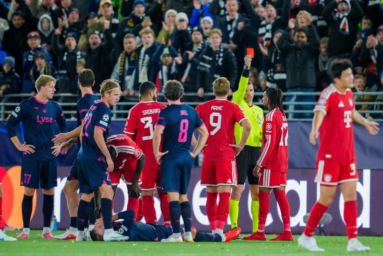 Bayern's Michael Olise sent off for 2 yellow cards within seconds in Champions League | iNFOnews.ca