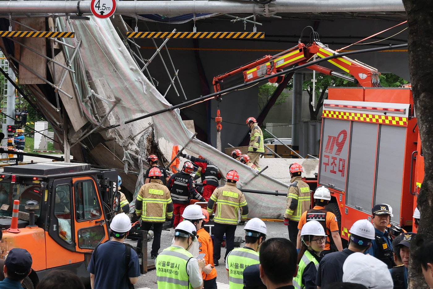 3 dead in South Korea after collapse at overpass demolition site | iNFOnews.ca 3 dead in South Korea after collapse at overpass demolition site | iNFOnews.ca