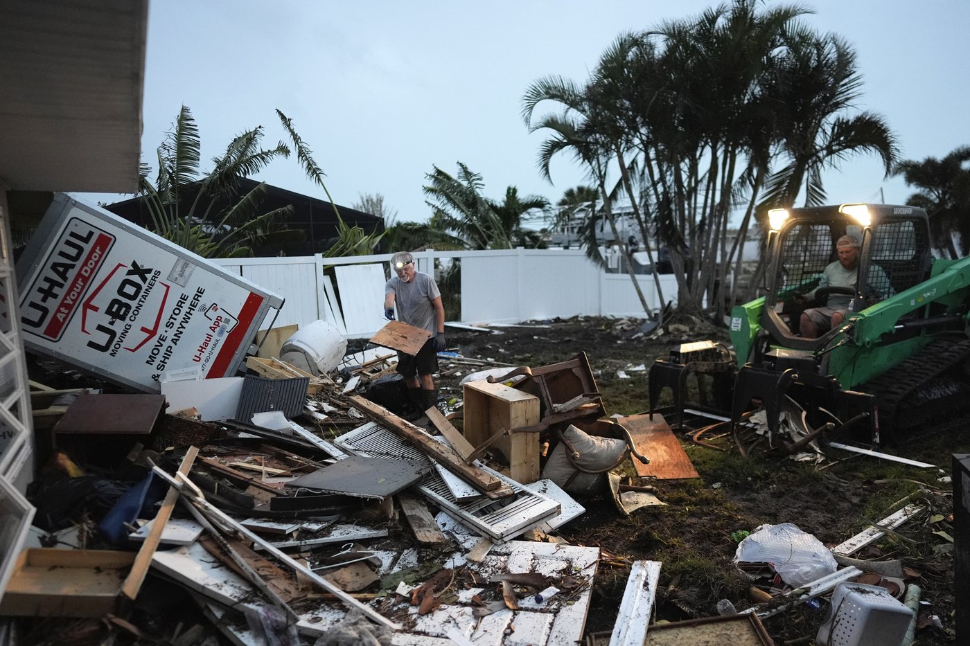 Residents slog through flooded streets, clear debris after Hurricane Milton tore through Florida | iNFOnews.ca