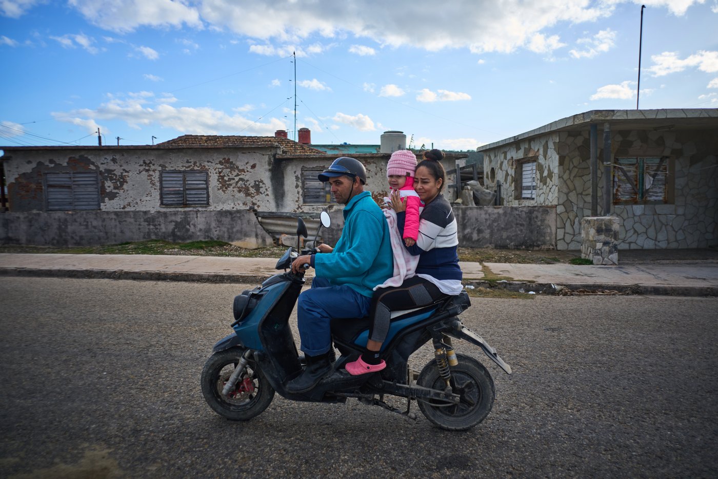 Photos of Cubans getting by without power as outages persist and tensions with US escalate | iNFOnews.ca
