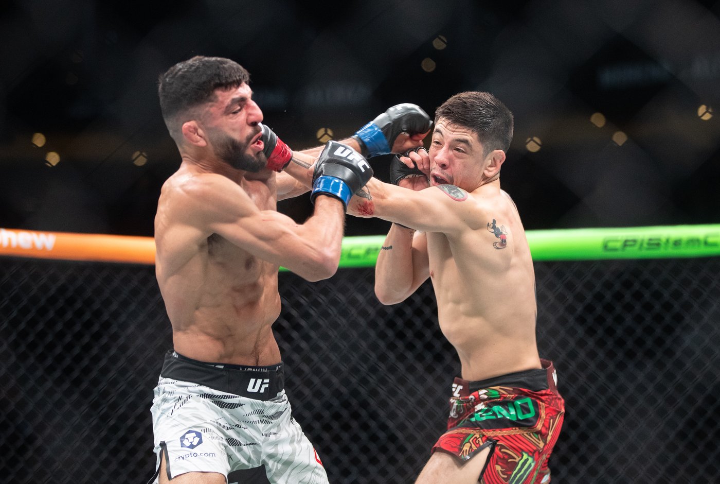 Former champion Brandon Moreno puts on a show at UFC Fight Night card in Edmonton | iNFOnews.ca