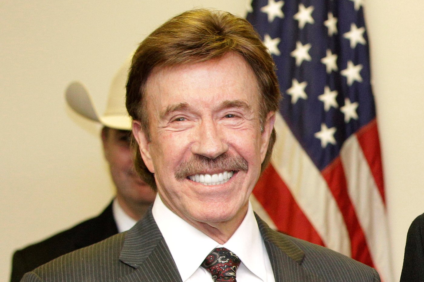 Sylvester Stallone, Jean-Claude Van Damme, Lee Majors and more react to the death of Chuck Norris | iNFOnews.ca Sylvester Stallone, Jean-Claude Van Damme, Lee Majors and more react to the death of Chuck Norris | iNFOnews.ca