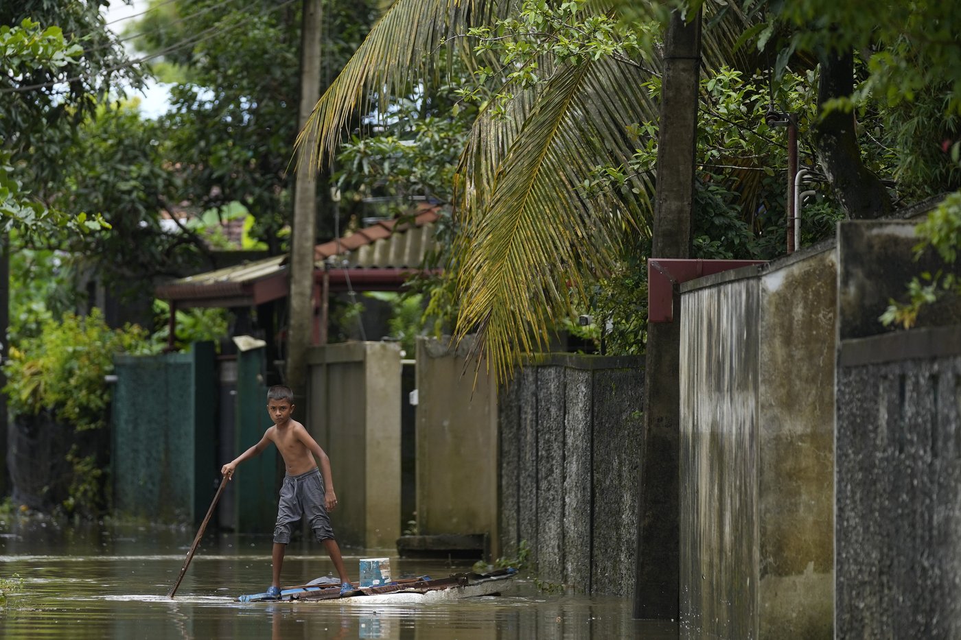 Sri Lanka closes schools as floods hammer the capital | iNFOnews.ca