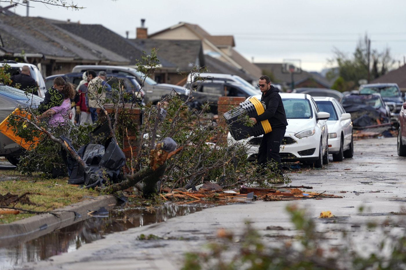 Oklahoma storms injure at least 11 and leave thousands without power | iNFOnews.ca