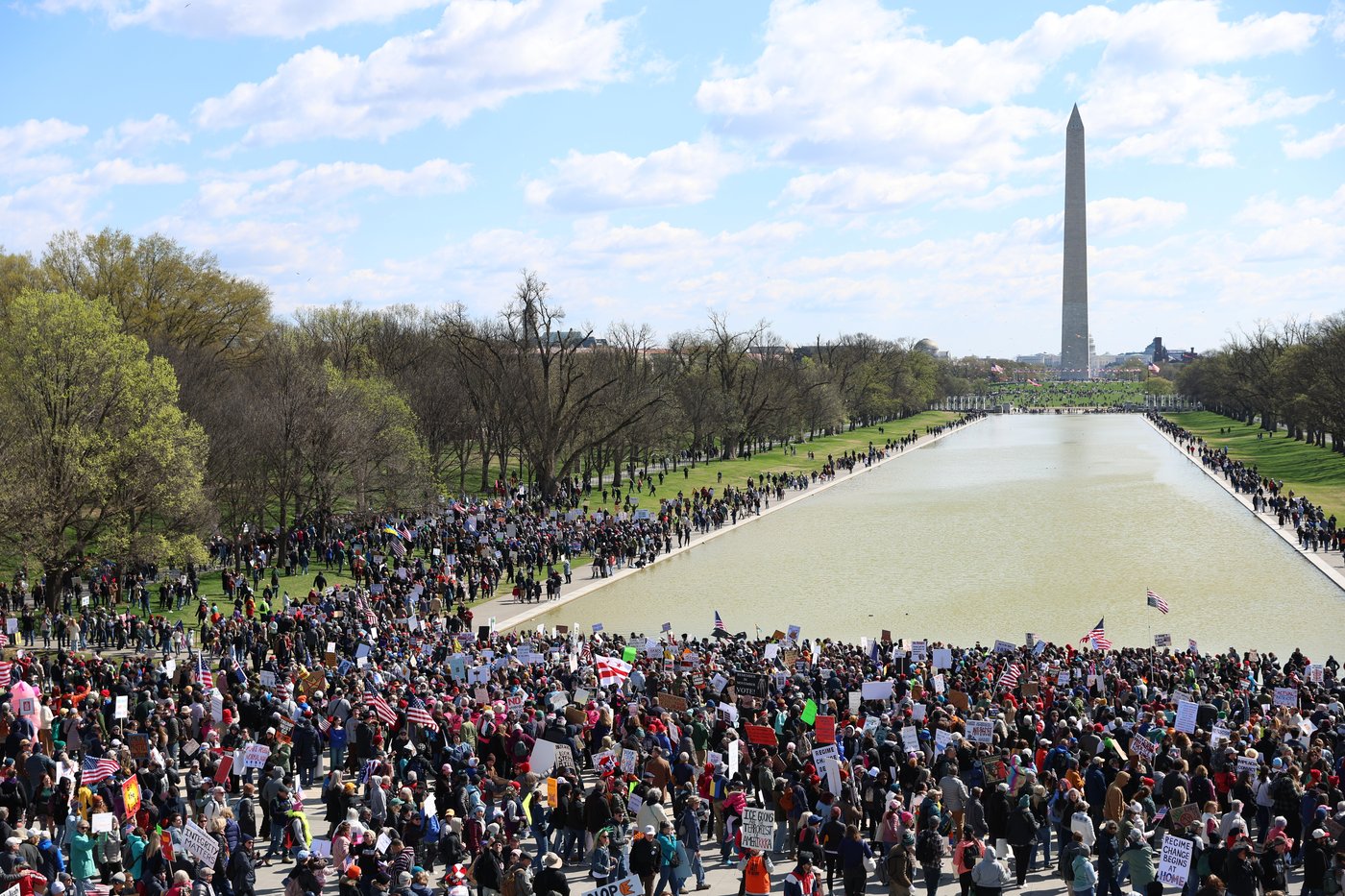 'No Kings' rallies draw crowds across US, in Europe. Springsteen headlines Minnesota demonstration | iNFOnews.ca