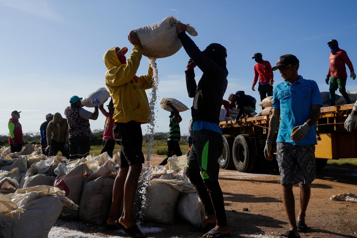 Photos show daily life along Venezuela’s oil coast after Maduro’s capture | iNFOnews.ca