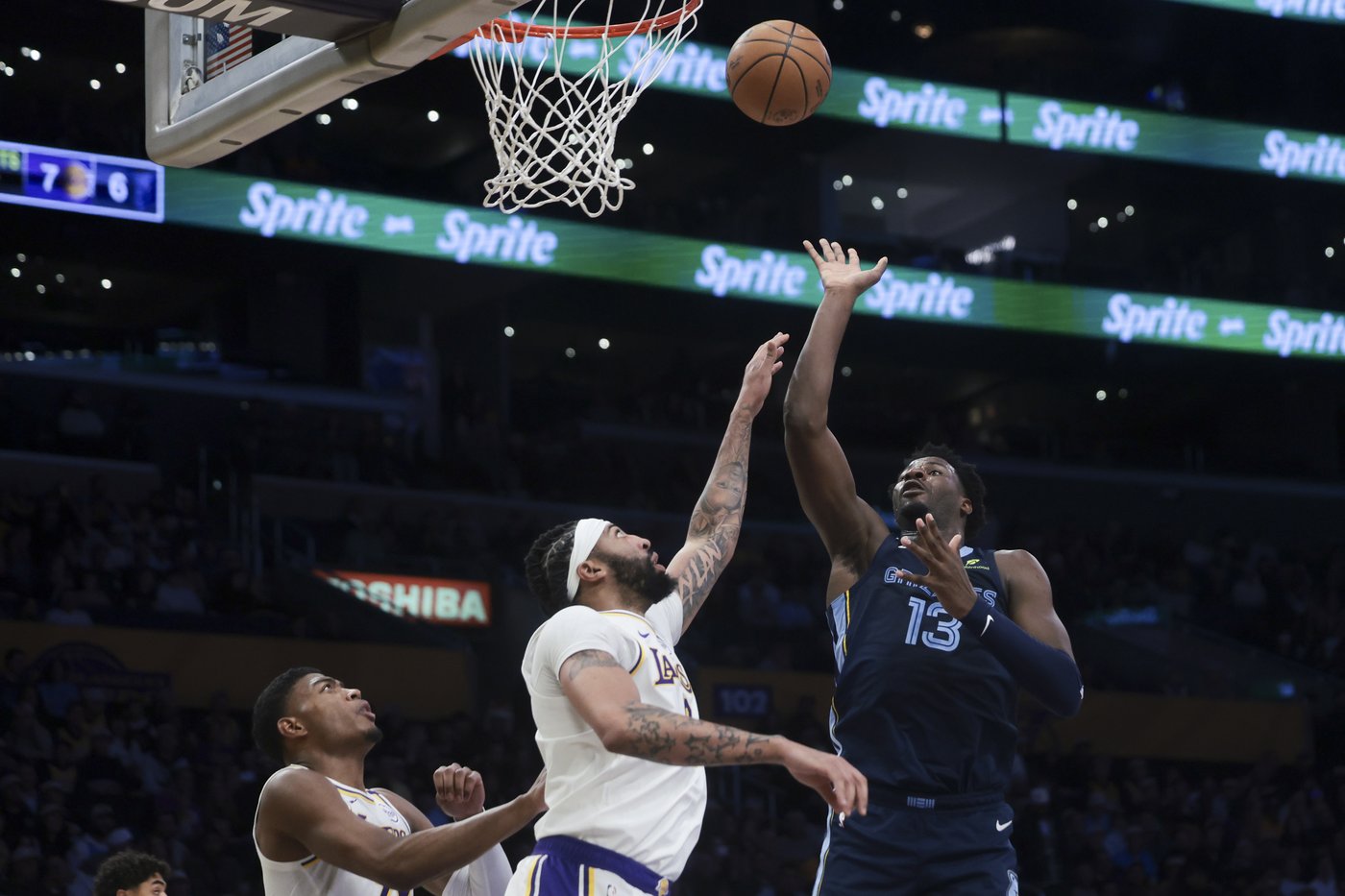 Anthony Davis scores 40 points, LeBron James has 18 in return to help Lakers beat Grizzlies, 116-110 | iNFOnews.ca