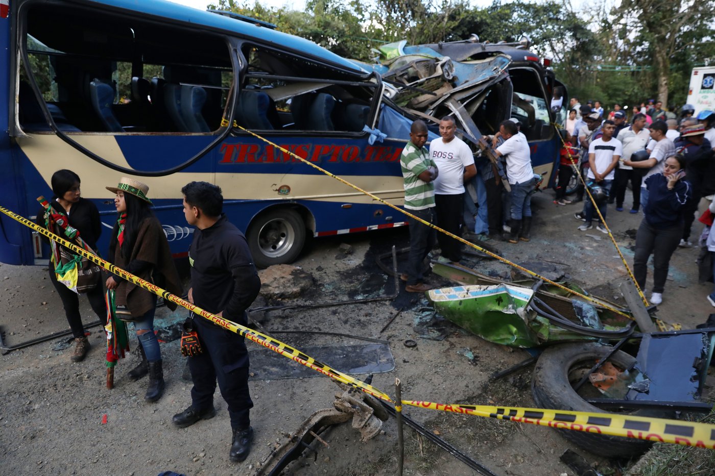 An explosive device kills 13 and injures 38 on a bus in southwestern Colombia as violence persists | iNFOnews.ca