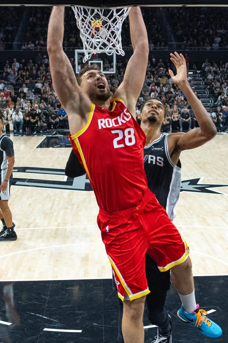 Amen Thompson blocks Wembanyama in final second as the Rockets beat the Spurs 114-110 in Austin | iNFOnews.ca Amen Thompson blocks Wembanyama in final second as the Rockets beat the Spurs 114-110 in Austin | iNFOnews.ca