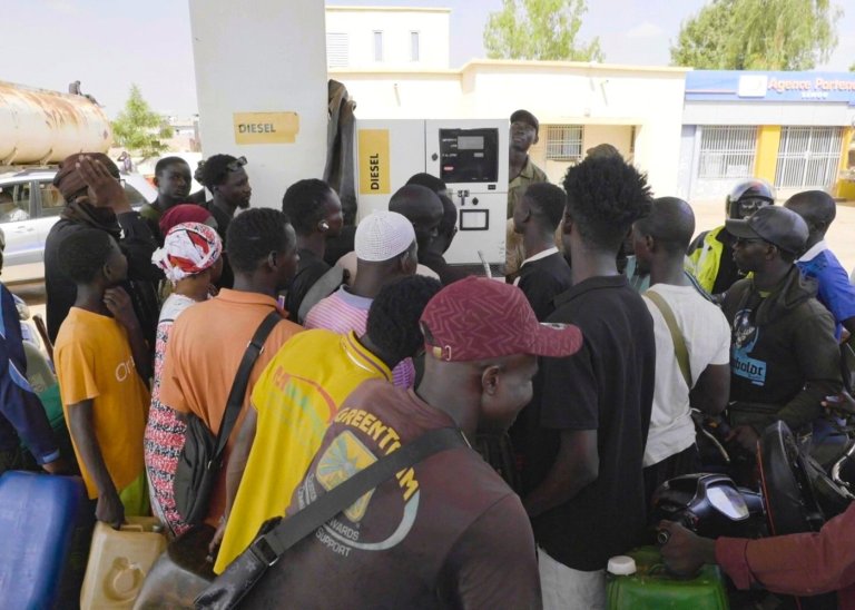 Mali is squeezed as militants enforce a fuel blockade | iNFOnews.ca Mali is squeezed as militants enforce a fuel blockade | iNFOnews.ca