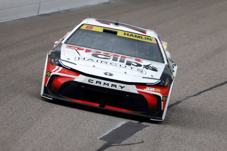 Denny Hamlin wins the pole for the NASCAR South Point 400 at Las Vegas | iNFOnews.ca