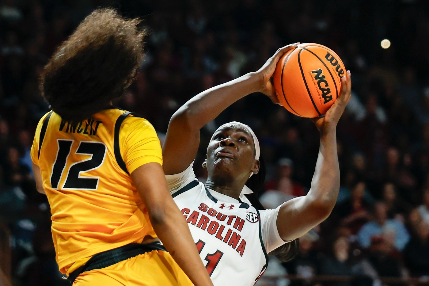 Okot, Edwards lead way as No. 3 South Carolina defeats Missouri for its fifth straight SEC title | iNFOnews.ca