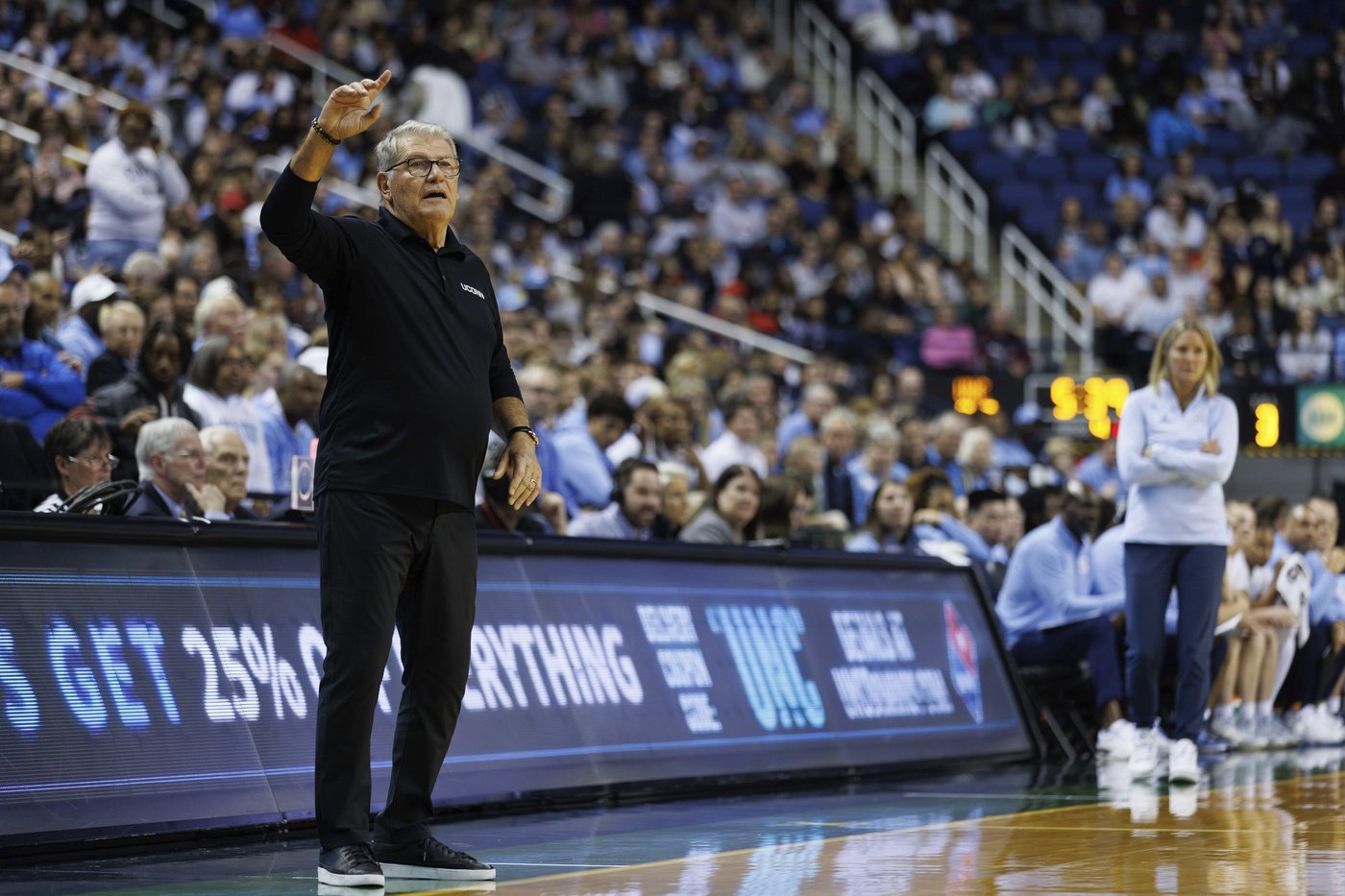UConn's Geno Auriemma ties NCAA Division I record with 1,216th win as No. 2 Huskies top No. 14 UNC | iNFOnews.ca UConn's Geno Auriemma ties NCAA Division I record with 1,216th win as No. 2 Huskies top No. 14 UNC | iNFOnews.ca