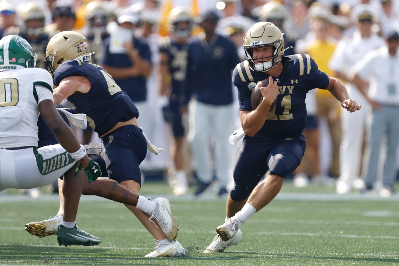Navy takes on No. 10 Notre Dame without star quarterback Blake Horvath | iNFOnews.ca