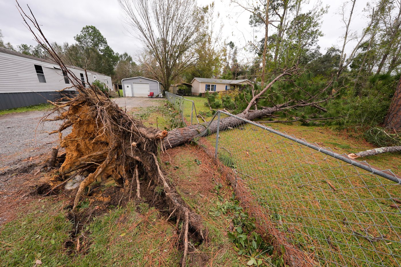 4 dead from storm as Isaias brings threat of floods across the Southeast | iNwheels 4 dead from storm as Isaias brings threat of floods across the Southeast | iNwheels