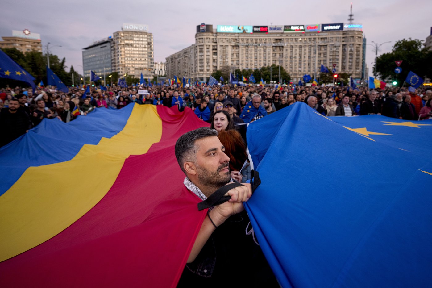 PHOTO COLLECTION: Romania Election Pro-EU Rally | iNFOnews.ca PHOTO COLLECTION: Romania Election Pro-EU Rally | iNFOnews.ca