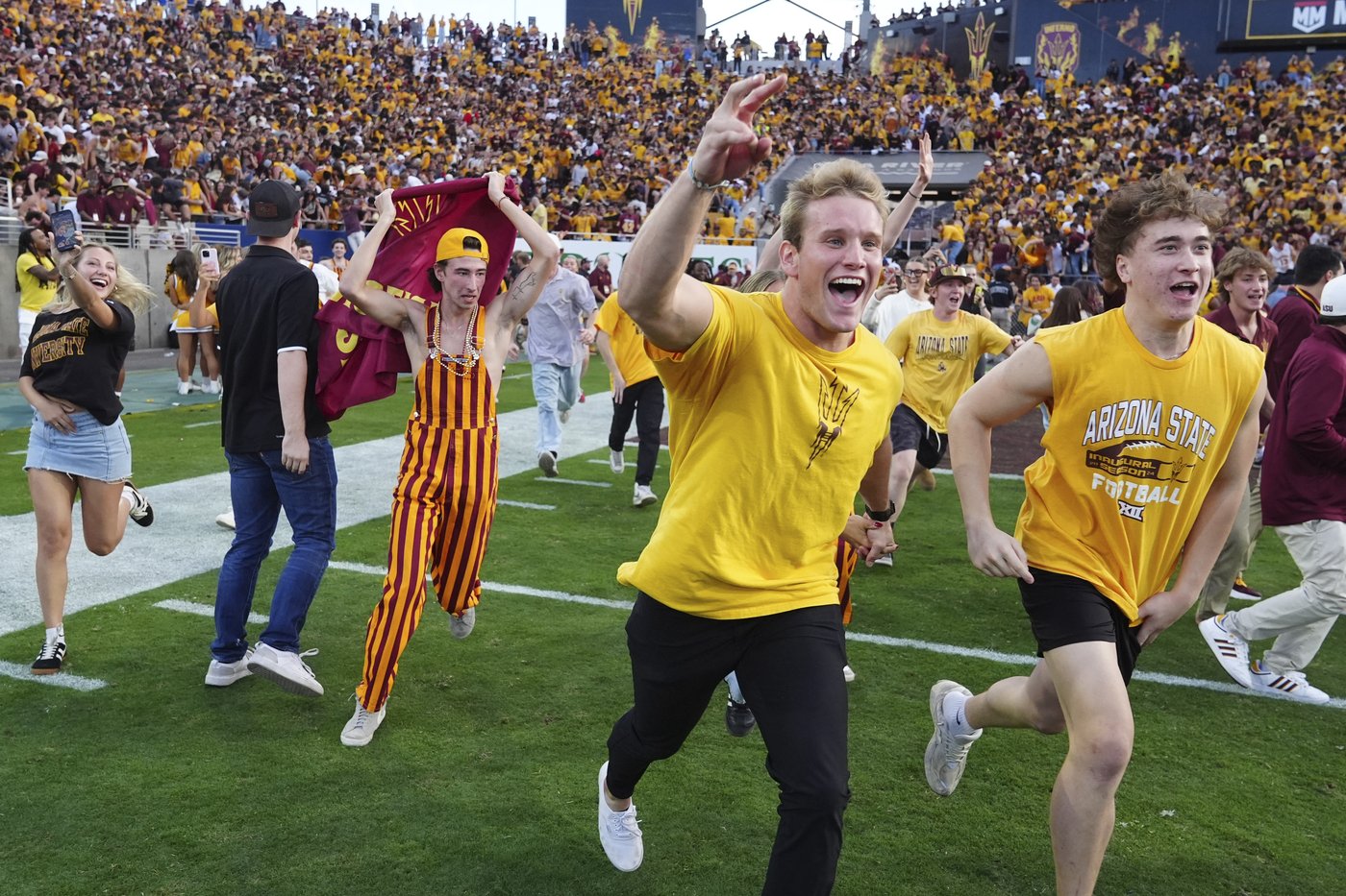Field stormings bring fines for Big 12, SEC schools after weekend of upsets arouses fans | iNFOnews.ca