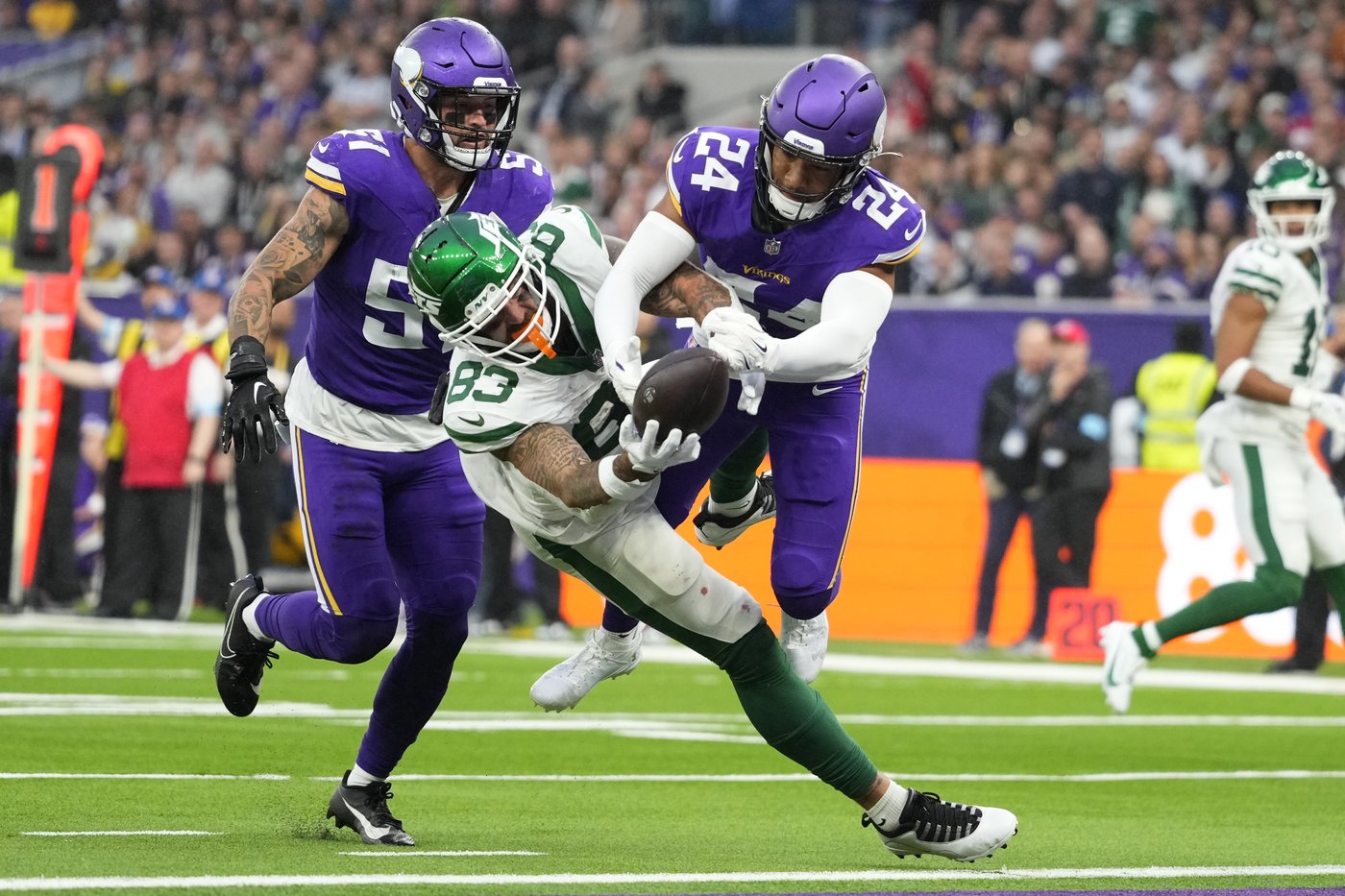 Vikings hold off Rodgers and the Jets for 23-17 win in London to improve to 5-0 | iNFOnews.ca