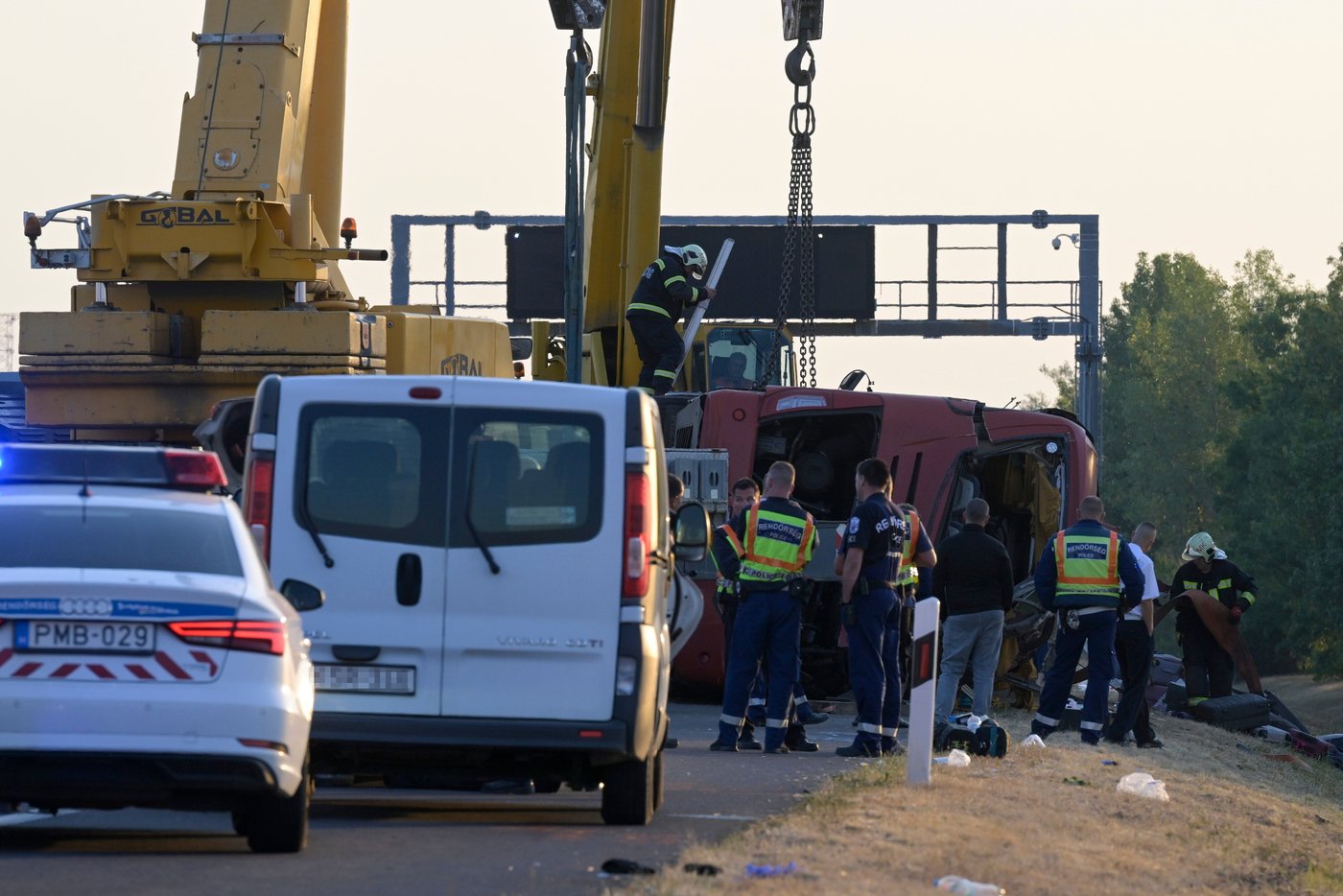 A bus crash in Hungary kills 12 people, injures at least 10 others | iNwheels