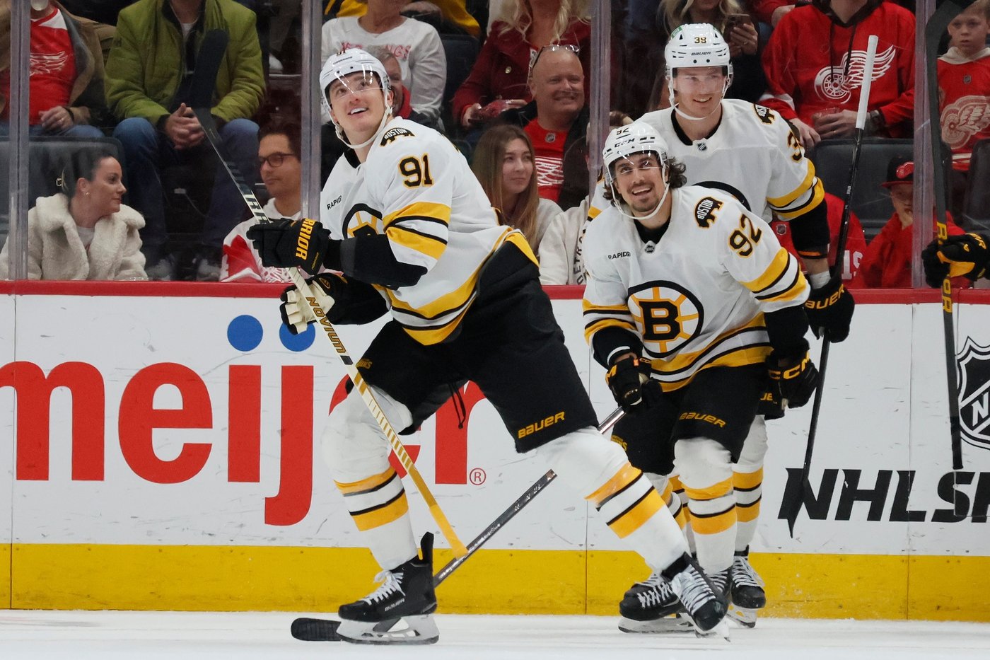 Bruins beat the Red Wings 4-2 in an Eastern Conference wild-card showdown | iNFOnews.ca